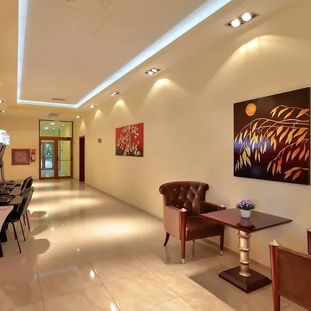 Golden Line Apartahotel 4*