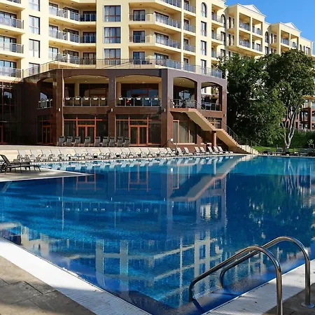 Apartahotel Golden Line 4*