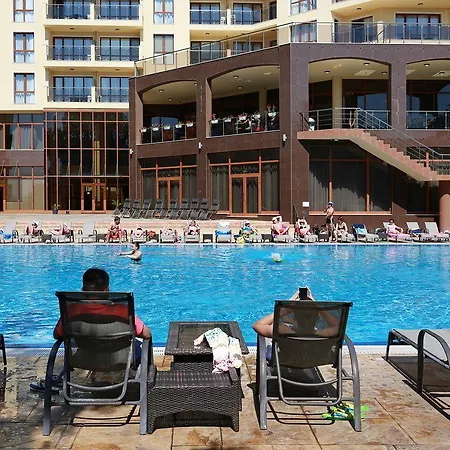 Apartahotel Golden Line 4*