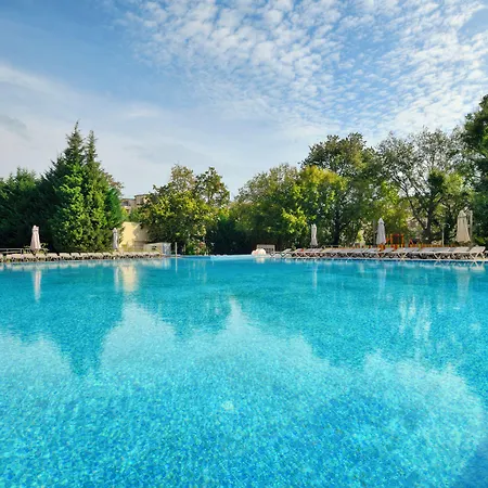 Apartahotel Golden Line 4*