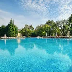 Ξενοδοχείο με διαμερίσματα Golden Line 4*